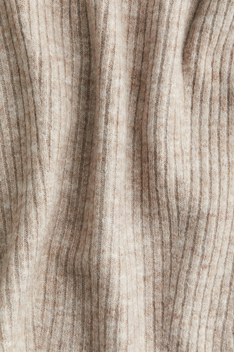 FLMNGO x Off-the shoulder sweater
