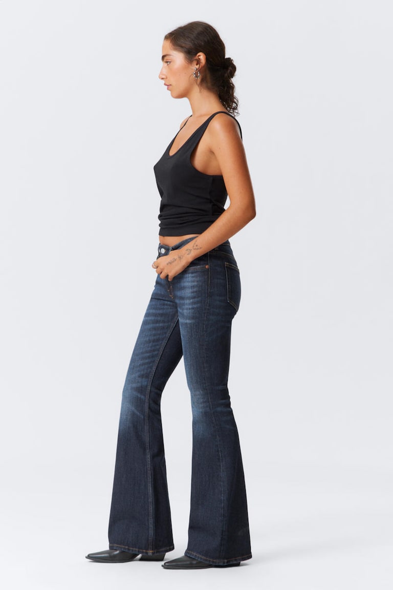 FLMNGO x LOW RISE SLIM FLARED JEANS